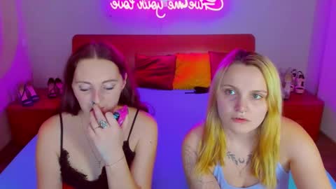 Lili and Bella online show from 01-10-25, 10:06