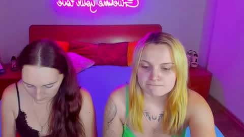 Lili and Bella online show from 01-12-25, 10:12