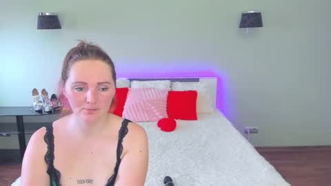 Lili and Bella online show from 02-25-26, 07:18