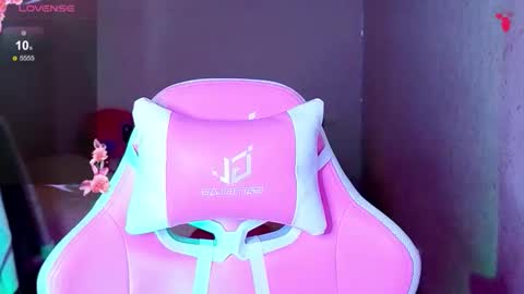 Snapshot of magicladyy chatting on 11-20-25, 10:20 Angel online show from 11-20-25, 10:20