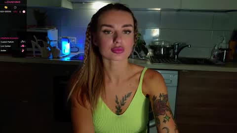 Snapshot of magiclovexo chatting on 10-21-25, 03:40 MagicLove online show from 10-21-25, 03:40