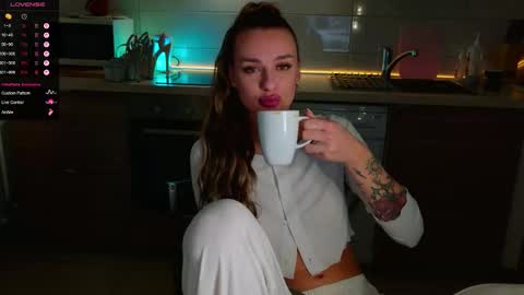 Snapshot of magiclovexo chatting on 10-31-25, 01:39 MagicLove online show from 10-31-25, 01:39