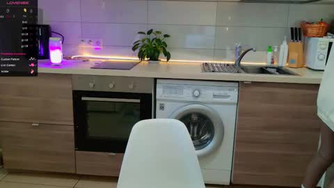 Snapshot of magiclovexo chatting on 11-11-25, 08:14 MagicLove online show from 11-11-25, 08:14