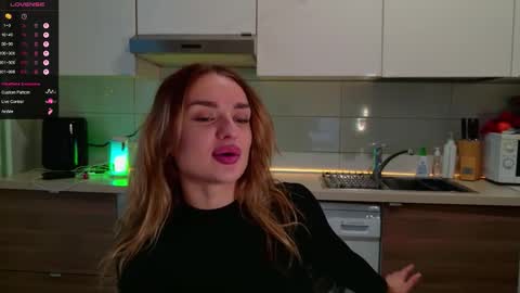 Snapshot of magiclovexo chatting on 11-21-25, 02:43 MagicLove online show from 11-21-25, 02:43