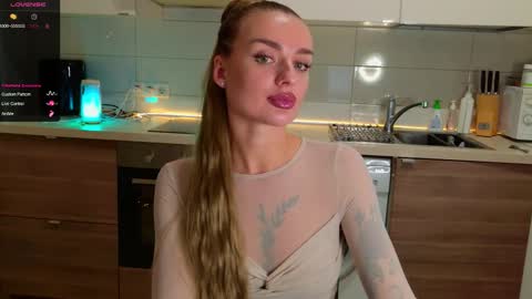 Snapshot of magiclovexo chatting on 11-26-25, 12:17 MagicLove online show from 11-26-25, 12:17