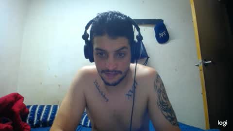 Snapshot of magico_9809 chatting on 03-11-26, 02:01 BRAYAN online show from 03-11-26, 02:01