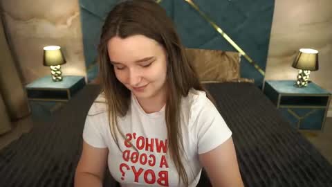Snapshot of magicpeachhs chatting on 07-15-26, 06:24 Emily online show from 07-15-26, 06:24