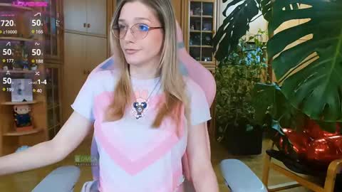 Nicole online show from 02-25-25, 08:41