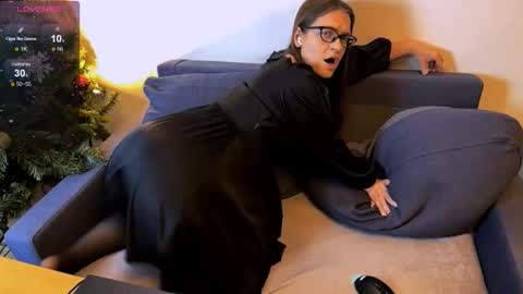 Jade online show from 11-25-25, 04:56