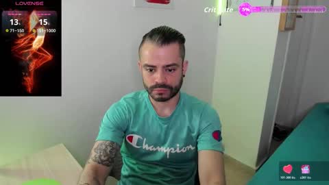 Snapshot of magnus_king chatting on 10-28-25, 02:37 online show from 10-28-25, 02:37