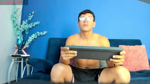 Snapshot of magnusknight_ chatting on 12-19-25, 12:23 Magnus online show from 12-19-25, 12:23