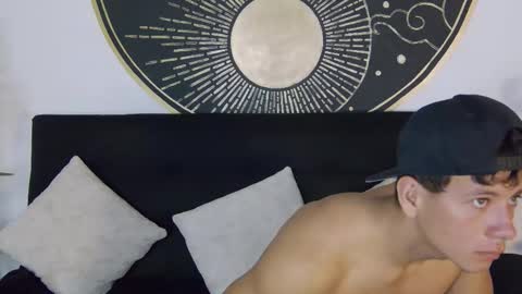 Snapshot of magnusknight_ chatting on 12-22-25, 01:30 Magnus online show from 12-22-25, 01:30