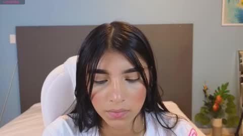 Maiaa Ruiz  online show from 12-20-24, 01:22