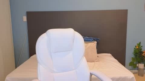 Maiaa Ruiz  online show from 01-10-25, 01:09