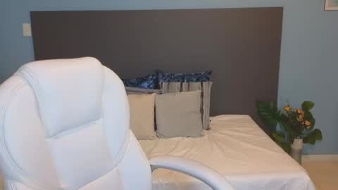 Snapshot of maiaa_ruiz chatting on 02-25-25, 01:28 Maiaa Ruiz online show from 02-25-25, 01:28