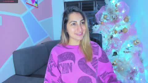 Snapshot of maiaconnor chatting on 01-08-25, 04:55 online show from 01-08-25, 04:55