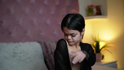  Maia  online show from 10-11-25, 11:03