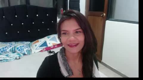 Snapshot of maidy_19 chatting on 10-15-25, 12:00 maidy_19 online show from 10-15-25, 12:00