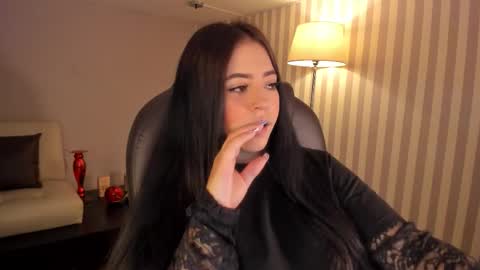 Snapshot of maiiitee_ chatting on 10-11-25, 03:32 Mait online show from 10-11-25, 03:32