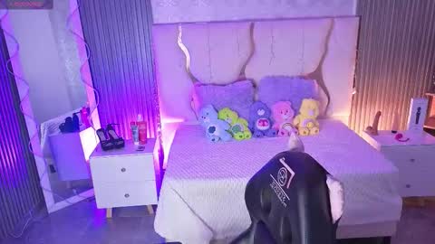 maiily_tay online show from 01-13-26, 11:48