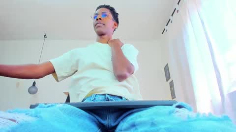 Snapshot of maiki18 chatting on 01-21-25, 04:16 I am Maik online show from 01-21-25, 04:16