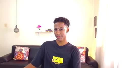 Snapshot of maiki18 chatting on 01-24-25, 01:47 I am Maik online show from 01-24-25, 01:47