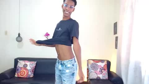 Snapshot of maiki18 chatting on 01-28-25, 04:41 I am Maik online show from 01-28-25, 04:41