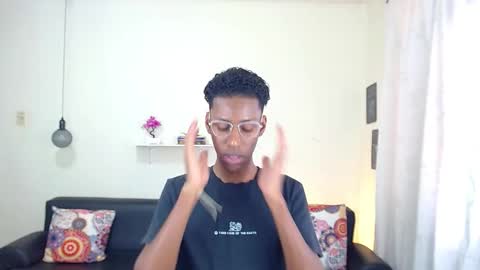 Snapshot of maiki18 chatting on 01-28-25, 07:42 I am Maik online show from 01-28-25, 07:42