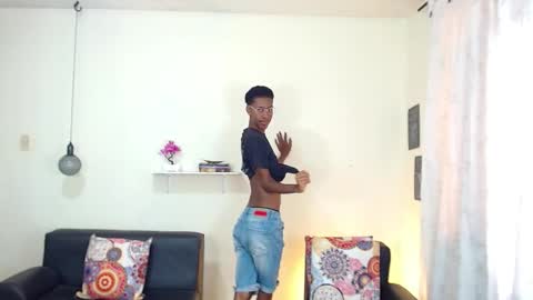 Snapshot of maiki18 chatting on 02-05-25, 05:53 I am Maik online show from 02-05-25, 05:53