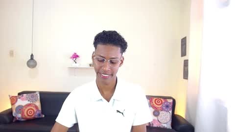 Snapshot of maiki18 chatting on 02-12-25, 02:43 I am Maik online show from 02-12-25, 02:43