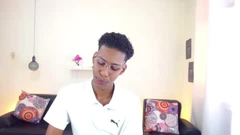 Snapshot of maiki18 chatting on 02-12-25, 05:48 I am Maik online show from 02-12-25, 05:48