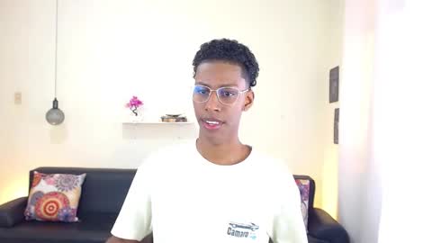 Snapshot of maiki18 chatting on 02-18-25, 01:33 I am Maik online show from 02-18-25, 01:33