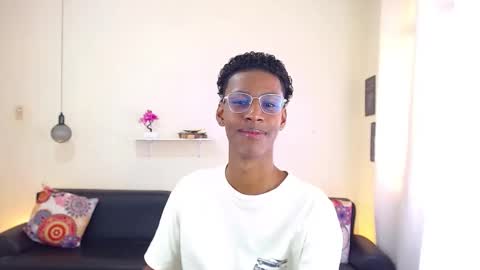 Snapshot of maiki18 chatting on 02-26-25, 02:25 I am Maik online show from 02-26-25, 02:25