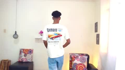 Snapshot of maiki18 chatting on 03-08-25, 02:30 I am Maik online show from 03-08-25, 02:30