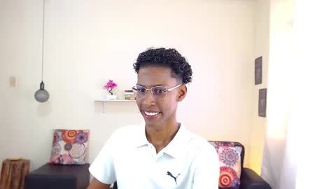 Snapshot of maiki18 chatting on 03-10-25, 01:43 I am Maik online show from 03-10-25, 01:43