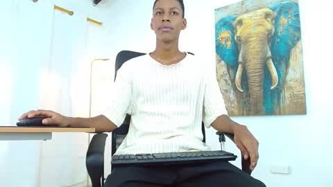 Snapshot of maiki18 chatting on 09-09-25, 02:16 I am Maik online show from 09-09-25, 02:16