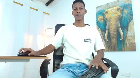 Snapshot of maiki18 chatting on 09-15-25, 03:01 I am Maik online show from 09-15-25, 03:01