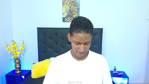 Snapshot of maiki18 chatting on 10-04-25, 02:37 I am Maik online show from 10-04-25, 02:37