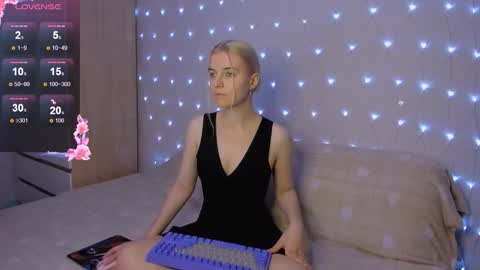 Your kitty online show from 09-18-25, 03:36