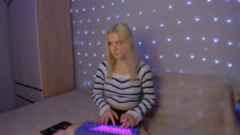 Your kitty online show from 09-27-25, 03:50