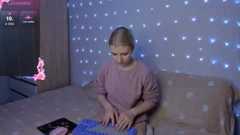 Your kitty online show from 10-12-25, 03:44