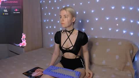 Your kitty online show from 11-11-25, 02:44