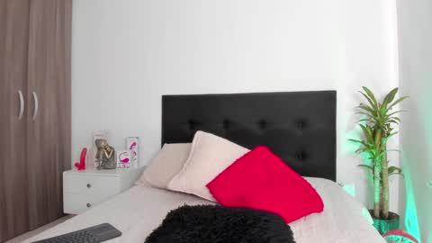 Snapshot of mailyn_1 chatting on 01-22-25, 04:23 Mailyn online show from 01-22-25, 04:23