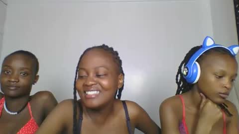 Snapshot of maira_luv1 chatting on 12-15-25, 09:30 maira luv1 online show from 12-15-25, 09:30