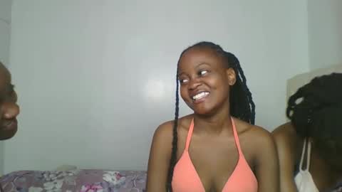 Snapshot of maira_luv1 chatting on 12-16-25, 09:42 maira luv1 online show from 12-16-25, 09:42