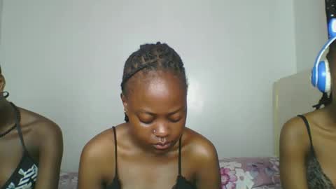 Snapshot of maira_luv1 chatting on 12-18-25, 01:55 maira luv1 online show from 12-18-25, 01:55