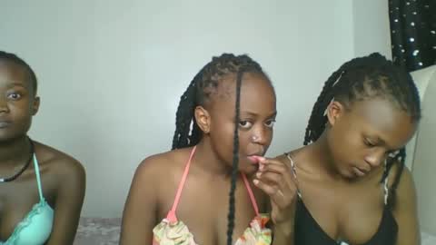 Snapshot of maira_luv1 chatting on 12-18-25, 08:04 maira luv1 online show from 12-18-25, 08:04