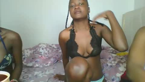 Snapshot of maira_luv1 chatting on 12-20-25, 02:29 maira luv1 online show from 12-20-25, 02:29
