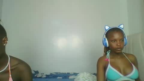Snapshot of maira_luv1 chatting on 01-12-26, 08:03 maira luv1 online show from 01-12-26, 08:03