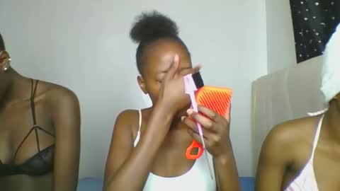 Snapshot of maira_luv1 chatting on 03-11-26, 08:42 maira luv1 online show from 03-11-26, 08:42